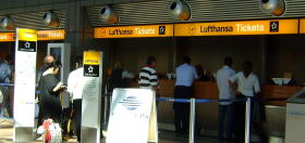 ルフトハンザ　Lufthansa ハンブルク空港のチケット・カウンター